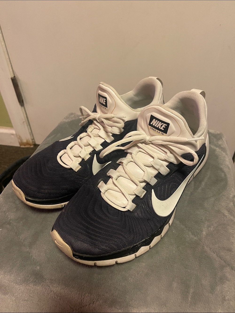 Nike Black and White Training Sneakers